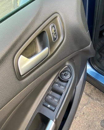 Ford Escape cena 60500 przebieg: 78000, rok produkcji 2017 z Słupsk małe 277